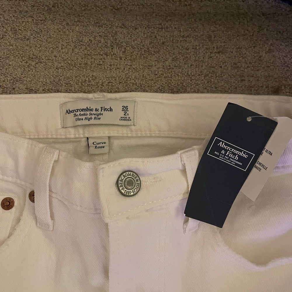 Abercrombie & Fitch
The Ankle Straight
Ultra High Rise
